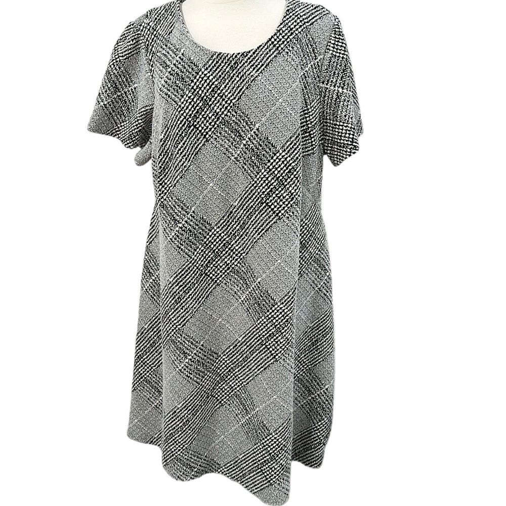 (3/30) Calvin Klein short sleeve black and white pattern dress